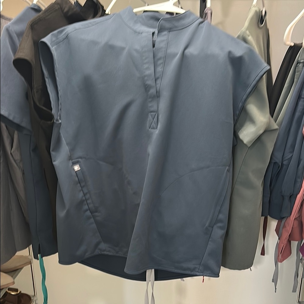 Figs dark harbor rafaela oversized scrub top sz XS